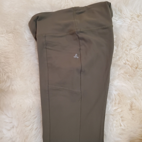 Prana yoga pants size small. NWOT - Picture 3 of 4